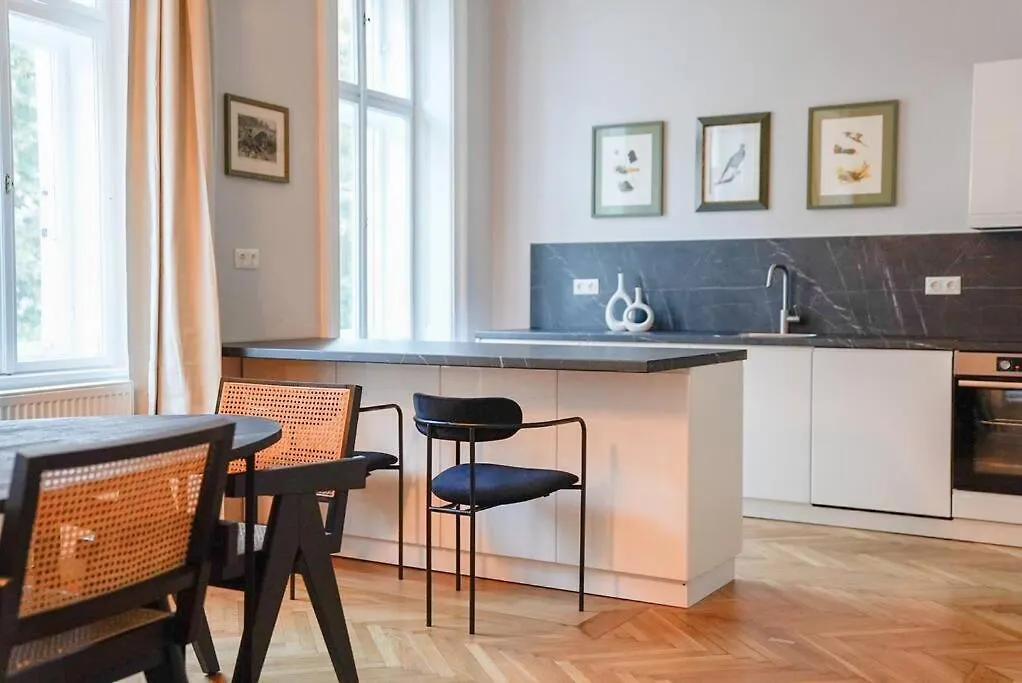 Boutique Suite Near Museum District Vienna Apartment