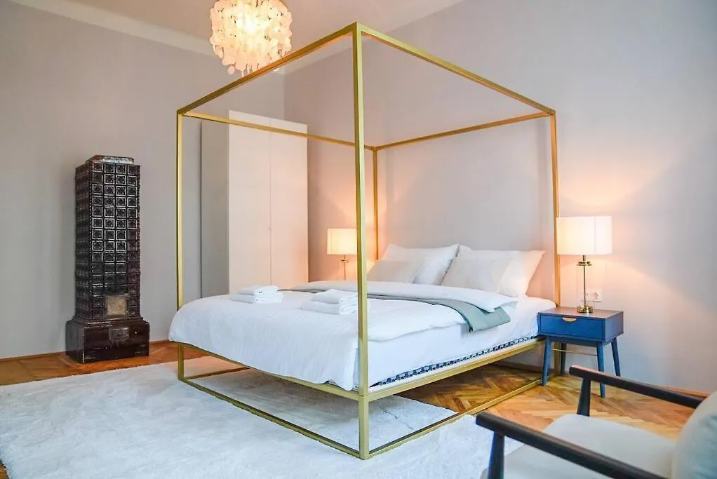 Boutique Suite Near Museum District Vienna Apartment
