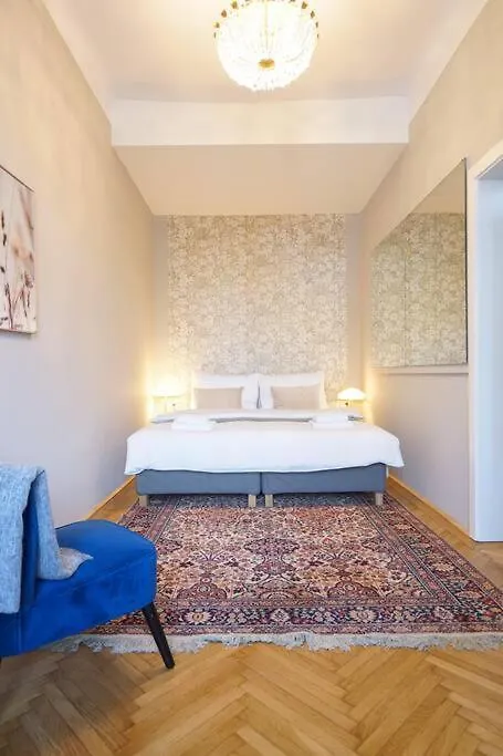 Boutique Suite Near Museum District Vienna Apartment