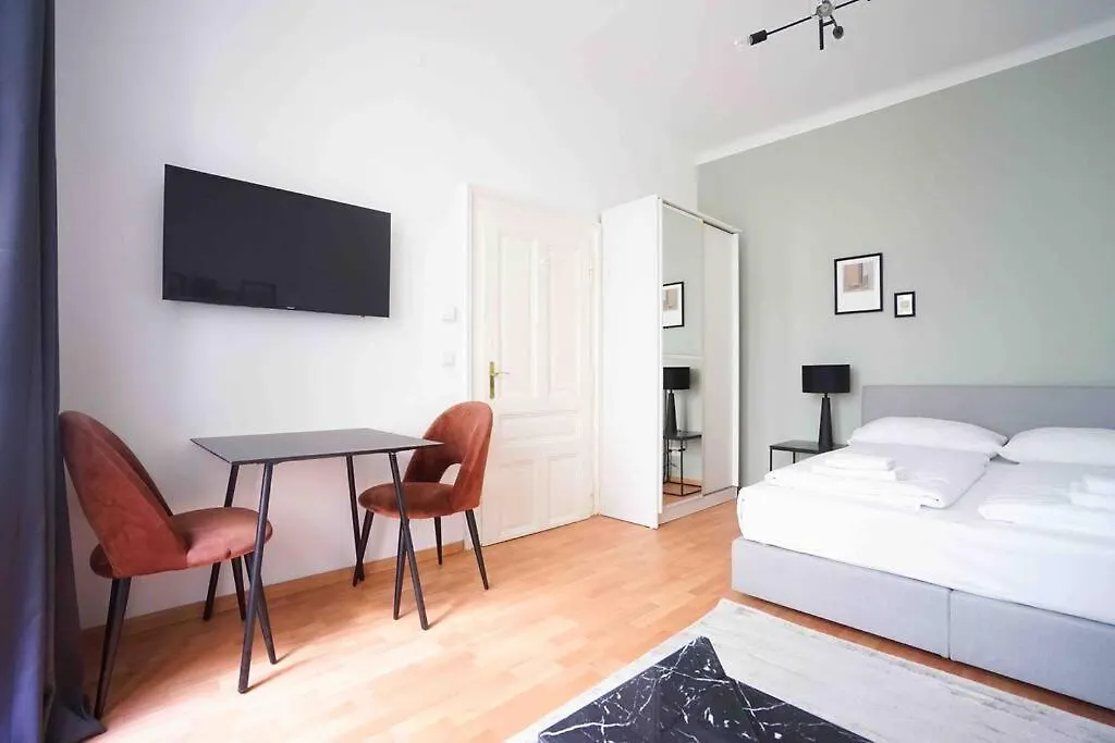 Boutique Suite Near Museum District Vienna Apartment