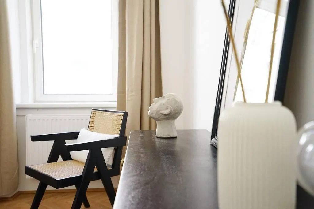 Boutique Suite Near Museum District Vienna Apartment