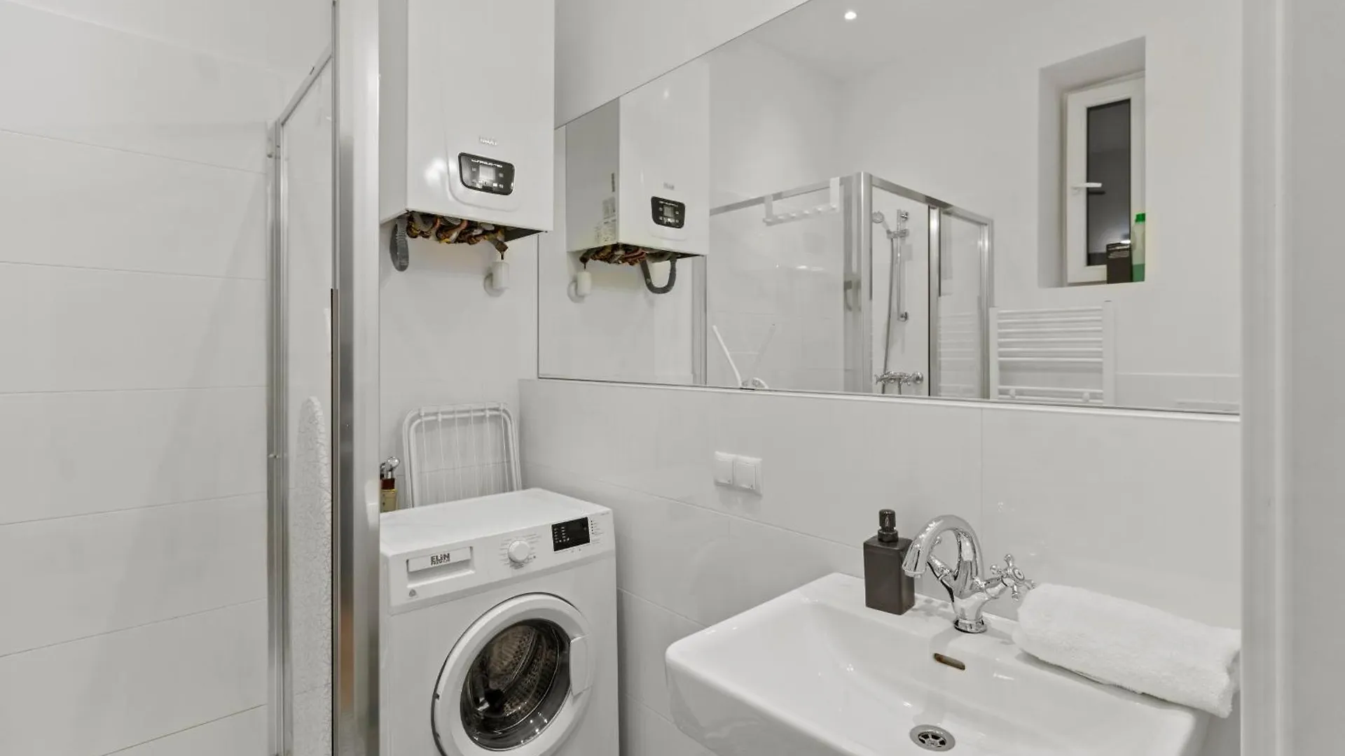 Boutique Suite Near Museum District Vienna Apartment