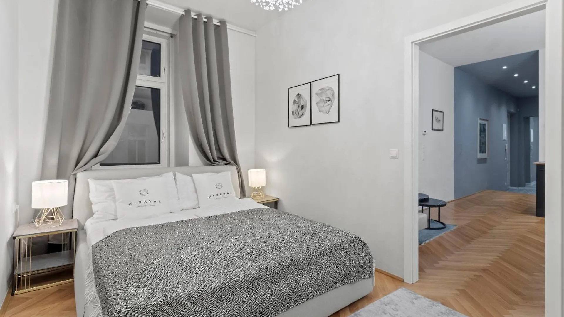 Boutique Suite Near Museum District Vienna Apartment